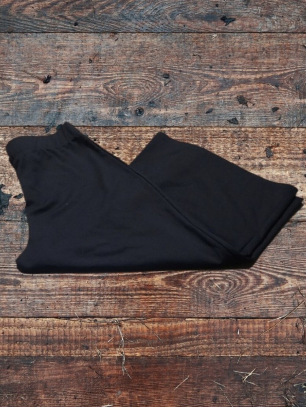 WOMEN'S KATE & MALLORY FLARE CAPRI LEGGINGS - Picture 6 of 7